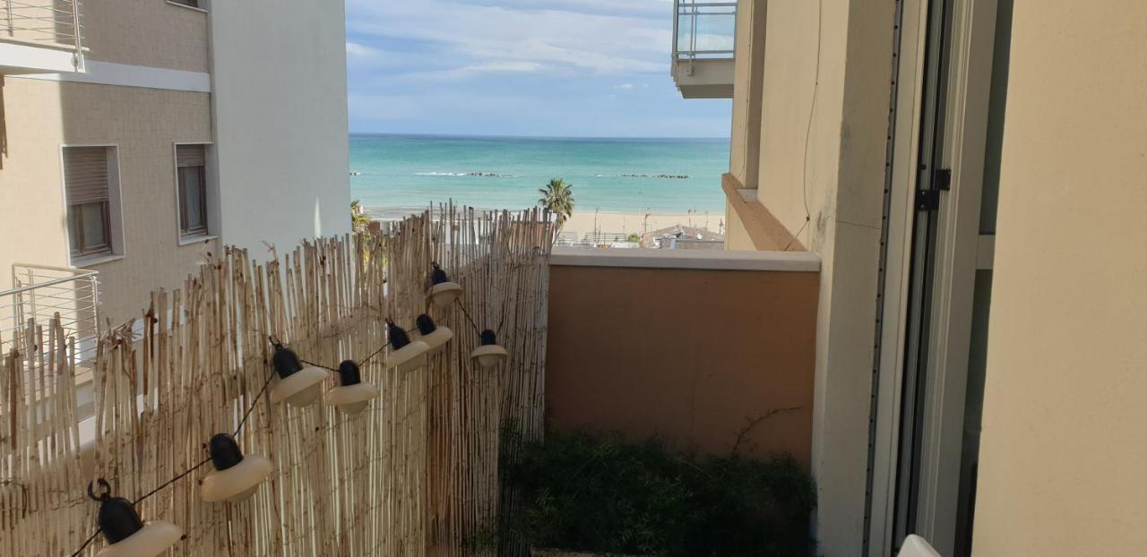 Appartement Regina Elena Al Mare à Pescara Extérieur photo